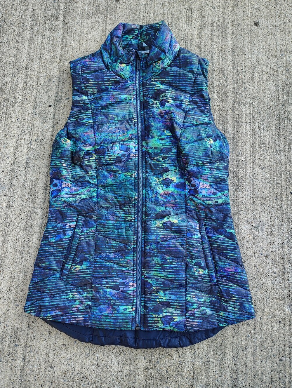 Athleta Altitude Down Puffer Vest, Multi-Color Size XS